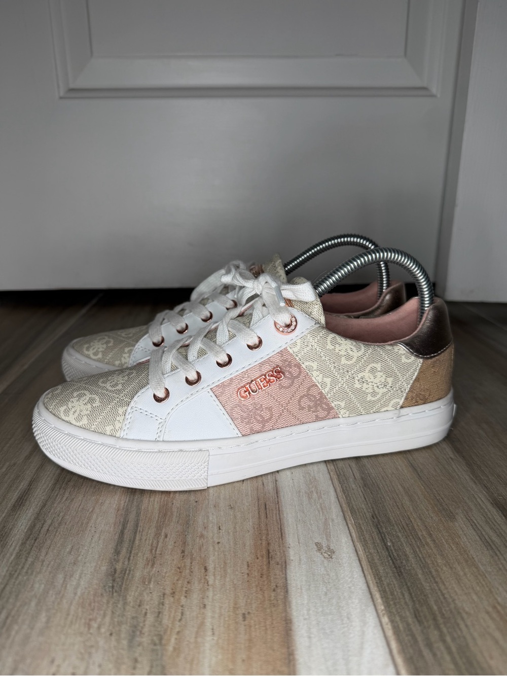 GUESS Women's GW Loven Sneaker Shoes Light Natural Colorway Rose Gold Size 7.5 M